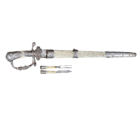 Hochbedeutender Hirschfänger. Kurpfalz um 1770. Silber und Elfenbein, einseitig reich reliefiert und ziseliert mit Jagdszenen