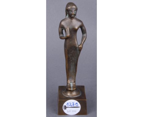 Stehende Frau. Bronze, H=20,5 cm. 