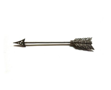 An early 20th century rose diamond arrow jabot pin, the platinum flashed pin with rose diamond arrowhead and flights, unmarke