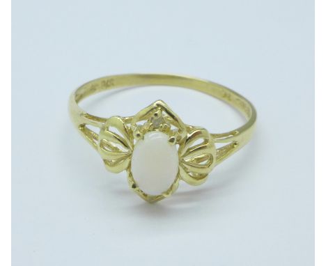 A 9ct gold and opal ring, 1g, O
