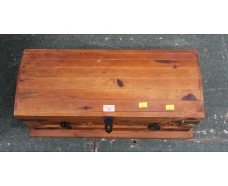 Small trunk/chest, height 24 cm, width 60 cm, depth 29 cm
