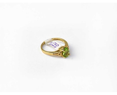 A 9ct gold ring set with peridot, stamped 375, size M, approx. 2.2g.