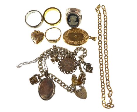 Various items of jewellery to include a 9ct gold blank signet ring, size P, a small heart-shaped 9ct gold locket, a 9ct gold 