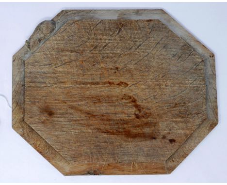 A Robert Thompson 'Mouseman' oak chopping board, 31 x 25cm 