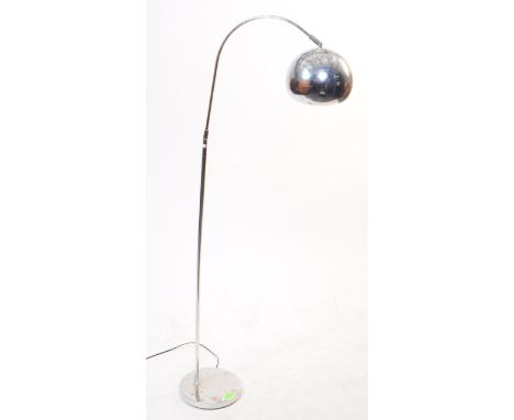 Guzzini manner - A 20th century Guzzini manner chrome arc standard lamp. The lamp raised on a rounded chrome base, with tall 