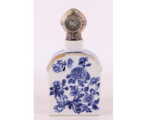 A blue and white porcelain tea caddy with alpaca knob, China, Qianlong 18th century. Blue underglaze floral decoration, h 16 