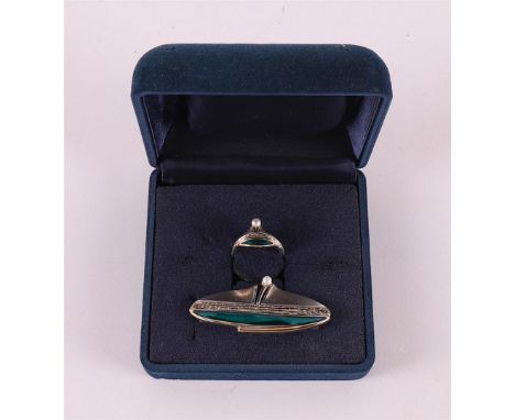 A 1st grade 925/1000 silver vintage brooch and matching ring, set with pearl, 1960s, brooch length 5.8 cm, ring size Ø 18 mm,