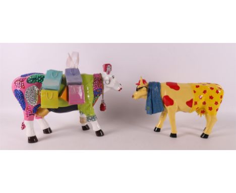 A CowParade cow Miss Moolvard on the boulevard, 24 x k 37 cm. Hereby Mc Ade the Monacow, h 19 x l 30 cm, tot. 2x.