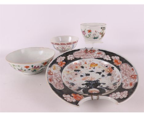 A lot of various Chinese and Japanese porcelain, 18th/19th century, up to 4x (shaving basin badly damaged/bowl flake).