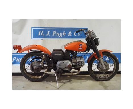 Aermacchi Harley Davidson Sprint motorcycle project. 246cc.Frame number SS2980Engine turns over with compression. Comes with 