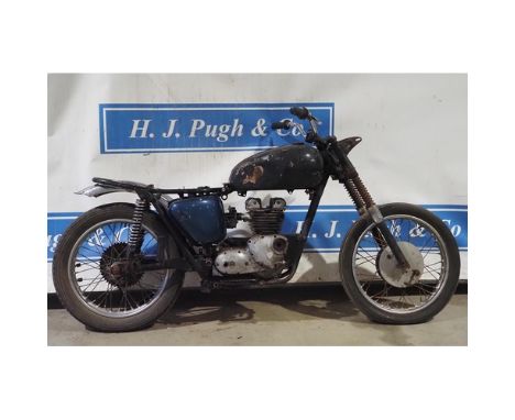 Triumph T100R motorcycle project.Frame number XD34766 T100REngine number XD34766 T100RComes with 2 boxes of assorted spares.N