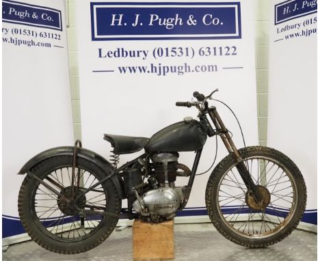 BSA D1 motorcycle project. Fitted with a BSA C15 engine. Engine turns over with compression and gears select.No Docs. No Keys