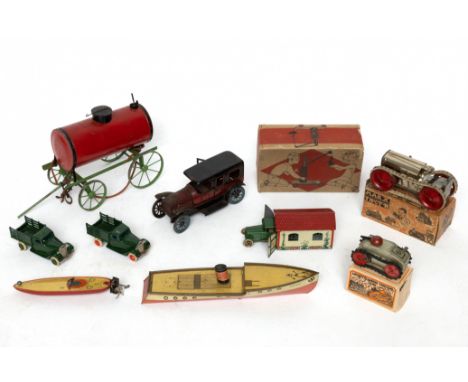 Antiek blikken speelgoed, Bing, Marx, Lehmann e.a. 1910-1930 Mogelijk Bing limousine, garage met limousine Lehmann, mod. 771,