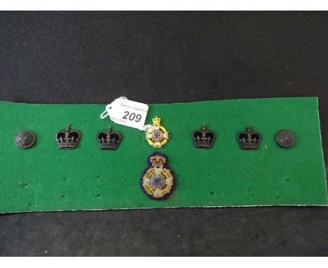 MILITARY CAP BADGE- ROYAL ARMY CHAPLAINS DEPARTMENT COMPLETE SET INCL 2 BUTTONS, 1 CAP BADGE (LUGS), 1 SEWN CAP BADGE AND 4 S