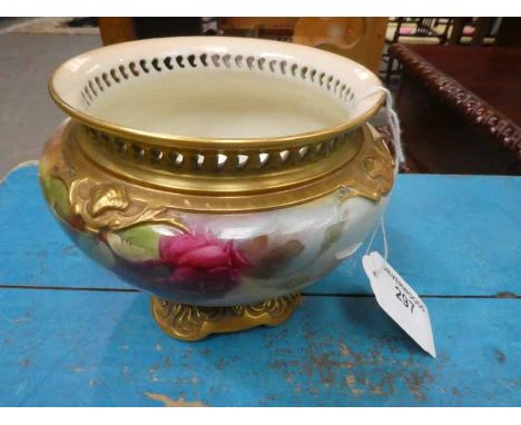A Royal Worcester small rose bowl with hand painted bud and bloom decoration and date marks to the base for 1912, 10.5 cm H x