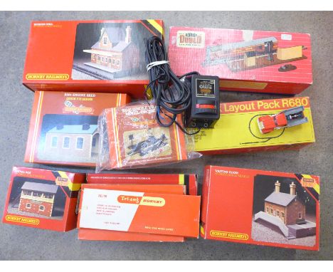 Hornby Railways model rail, T.P.O. mail van set, buildings including engine shed, Booking Hall and Waiting Room and other acc