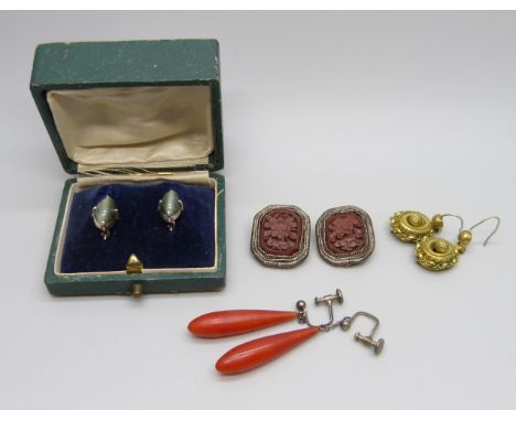 Four pairs of vintage earrings 