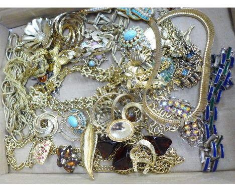 Vintage gold tone jewellery including Monet and Trifari