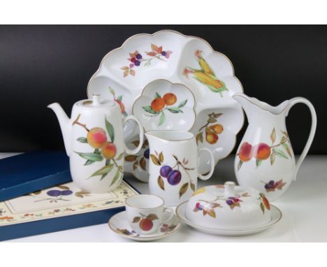 Royal Worcester Evesham Gold pattern ceramics comprising teapot &amp; cover, 6 teacups &amp; saucers, 6 cereal bowls, 2 lidde