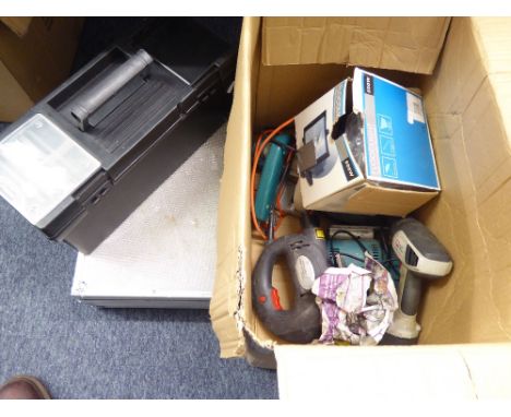 GROUP OF TOOLS TO INCLUDE BLACK &amp; DECKER SAW, 500W FLOODLIGHT, JIGSAW AND TWO BOXES OF SCREW DRIVERS, PLANES, SCREWS ETC