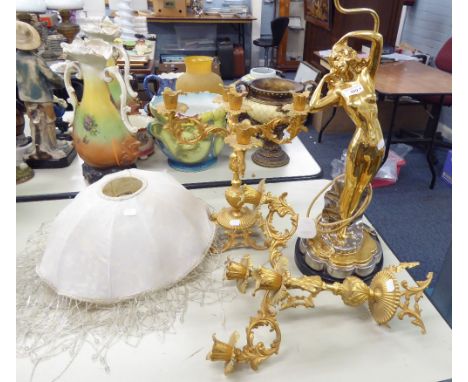 MODERN GILT TABLE LAMP OF A ART DECO STYLE LADY, HAVING SILK SHADE WITH HANGING BEAD DETAIL AND A PAIR OF MODERN GILT CANDLEA