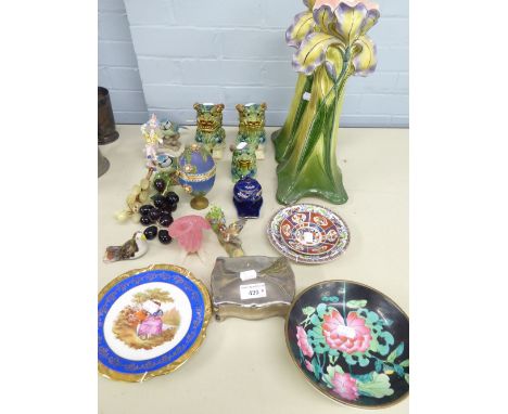 GROUP OF MID 20TH CENTURY AND LATER PORCELAIN ITEMS TO INCLUDE; PAIR OF 'DEPOSE' STYLISH FLORAL VASES, DOG OF FO ORNAMENTS,  
