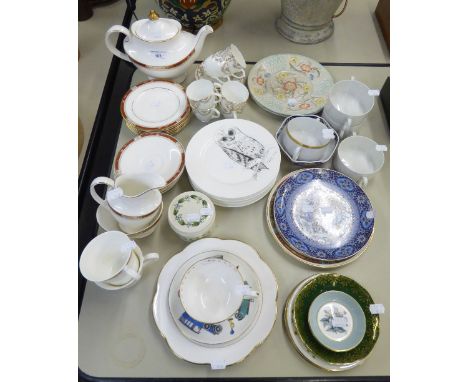 A ROYAL DOULTON 'SANDON' PART TEA SERVICE, A SET OF SIX CHINA PLATES OF BIRDS, DESIGNED BY ELLI POPP AND ARTWORK BY EDWYN COL