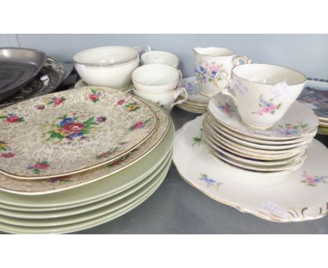 'QUEEN ANNE' CHINA PART TEA SERVICE, 21 PIECES AND MISC DOMESTIC CHINA 