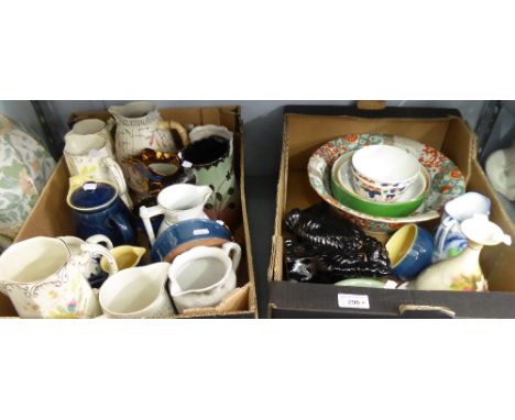 A SELECTION OF POTTERY JUGS AND BOWLS TO INCLUDE; A SET OF THREE GRADUATED JUGS WITH FLORAL DECORATION, A PAIR OF SMALL MANTE