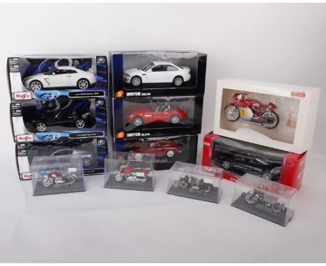 Seven boxed 1:24 scale model cars of different brands and from multiple model manufacturers. Mondo Motors: Chrysler Me Four T