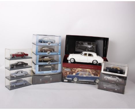 A collection of fourteen Rolls Royce model cars varying in size and model manufacturer. To include an immaculate Minichamps 1