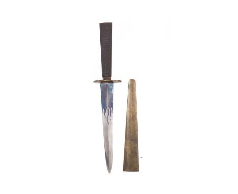 UNUSUAL FIGHTING KNIFE BRITISH, EARLY TO MID-20TH CENTURY the tapered steel blade with blued flame design, brass guard to che