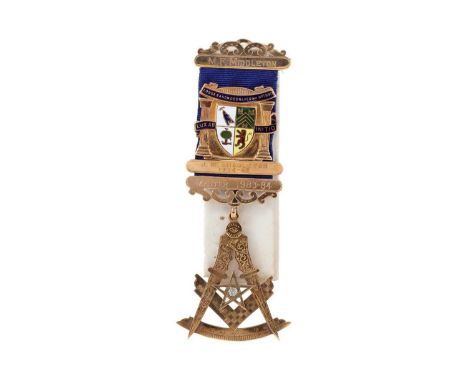 MASONIC JEWEL LATE 20TH CENTURY in nine carat gold with coloured enamel decoration, inscribed Lodge Sandwood Glasgow no1590, 