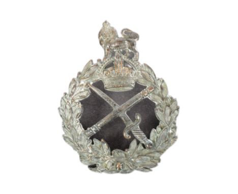 A WWI First World War British Army Generals cap badge with a central crossed baton and sabre beneath a Lion and Kings crown. 