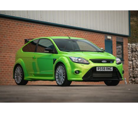 An ultra low-mileage example of Ford’s thrilling second-generation Focus RS in gleaming Ultimate Green.An original, UK-suppli