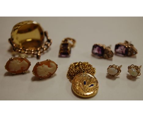 Mixed jewellery to include; pair of yellow gold and opal set ear studs, pair of yellow metal and coral set ear studs; pair of