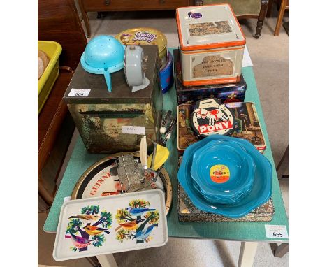 Quantity of vintage advertising tins including Guiness, trays, cruet set, Pyrex dishes etc.  Viewing/collection at West Woodl