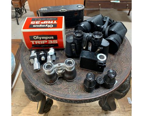 Small collection of vintage cameras &amp; binoculars. Viewing/collection at West Woodlands BA11 5ES. Payment at Standerwick B