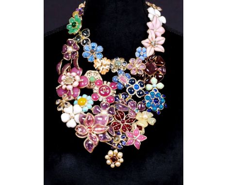 Chanel. Grande Gripoix Blüten-Collier. Metall, silberfarben. Hommage an die frühen Gripoix pâte de verre Blüten-Colliers. Far