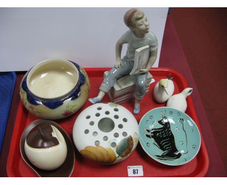 Nao Newspaper Seller, Carlton bowl, Radford posy bowl, Isle of Arran birds, Carlton jam pot:- One Tray