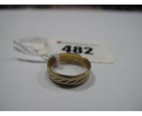 An 18ct Gold Two Colour Band Ring.