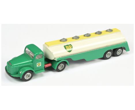 Tekno 434 Volvo Articulated Tanker "BP" - green, white, yellow gantry, cast filler caps and hubs - Good Plus - still a lovely