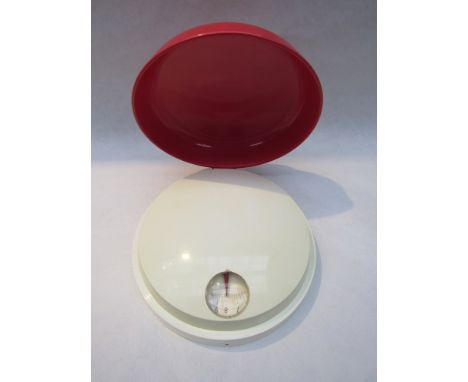 Danish 'Gepo' 5000 wall hanging kitchen scales 22.5cm diameter 