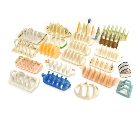 A quantity of novelty and other toast racks, to include Honiton, Poole, Sadler, etc. (2 trays) 