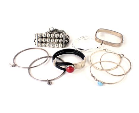 Various modern bangles, comprising stone set, Buckingham, and others, a hammered rectangular bangle stamped 925, and others. 