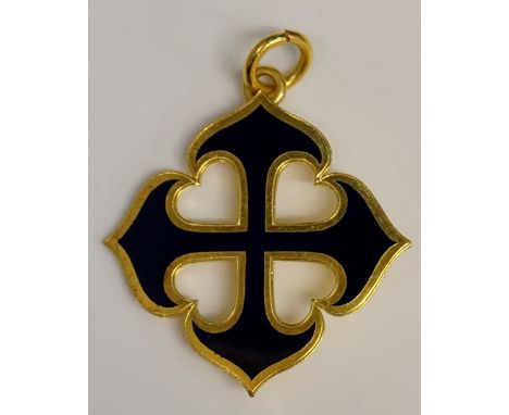 A gold and blue enamel cross, 3.9cm wide