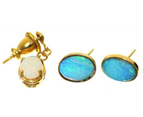 A PAIR OF OPAL STUD EARRINGS IN GOLD, AND A SINGLE OPAL DROP EARRING, 1.5G++LIGHT WEAR CONSISTENT WITH AGE