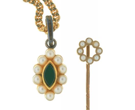 A SEED PEARL SET GOLD STICK PIN, 55 MM L, MARKED 15CT, 1G, A GOLD NECKLACE. 40 CM L, MARKED 375, 5.65G AND A GEM SET SILVER P