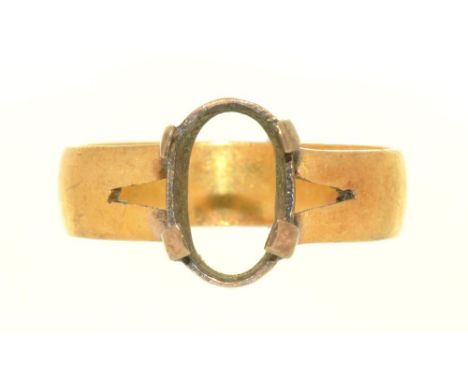 A GOLD RING WITH EMPTY SETTING, 4G, SIZE O ½++LIGHT WEAR CONSISTENT WITH AGE 