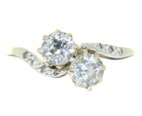 A VICTORIAN OLD CUT DIAMOND TWIST RING, DIAMONDS APPROX 1 CT, IN WHITE GOLD MARKED 18CT, 2.5G, SIZE P++WITH LIGHT WEAR CONSIS